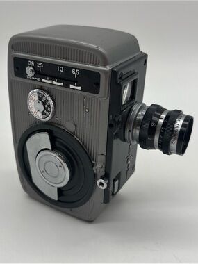 Vintage Yashica-8 Spring Wound 8mm Movie Camera with Yashikor 1:1.9 Lens READ